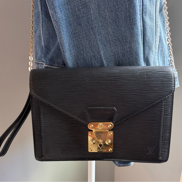 SOLD Vintage Louis Vuitton Clutch | Good Vintage Condition - Picture 5 of 16